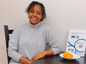 Meron Yohannes aloitti HyTe ry:ssä tapahtumasuunnittelijana 7.11.2022. Meron on koulutukseltaan ekonomi ja hänellä on kertynyt työkokemusta ulkomaankaupasta, delegaatioiden suunnittelusta ja toteutuksesta sekä myynnistä ja markkinoinnista. Meron on toiminut myös pitkään vapaaehtoisena eri järjestöissä, ja hän toimii edelleen vapaehtoisena töiden ohella. ”Vapaaehtoisena toimiminen on minulle tärkeää. Saan vapaaehtoistehtävien kautta itselleni merkityksellisyyden ja osallisuuden kokemuksia yhteiskunnassa”, Meron sanoo.   HyTessä Meronin vastuualueisiin kuuluu vieraskielisten järjestöjen tuki, tapahtumien suunnittelu ja koordinointi sekä erilaiset järjestelytyöt vieraskielisten järjestöjä tukevassa Kumppanuushautomo-verkostossa.
