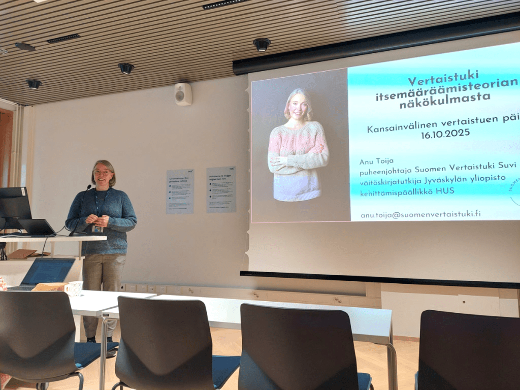 Anu Toija vertaistuen päivän tapahtumassa 2025.